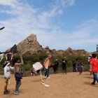 Campo Alegre. Al pie de las faldas del cerro que rodea a esta localidad, decenas de niños jugaron con sus cometas, desde las 10:00, el sábado y el domingo.