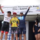 Chalequito Cepeda (c) ganó la prueba escoltado por Byron Guamá y Segundo Navarrete.