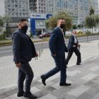 El abogado Cristian Romero, que forma parte del equipo que defiende a Bucaram a su llegada al Complejo Judicial.