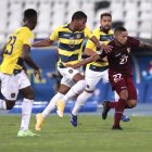 Venezuela, plagada de alternantes por un masivo caso de contagio, logró un empate contra Ecuador.