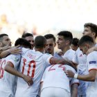 España goleó 5-0 a Eslovaquia y clasificó en segundo lugar en su grupo.