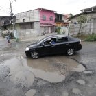 Los moradores de la Florida Norte encienden la alerta por los huecos en las calles que representan un peligro para peatones y vehículos.

Agencia (ag-extra)