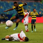Pervis Estupiñán participó en el primer gol ecuatoriano. Provocó el gol en contra tras su centro