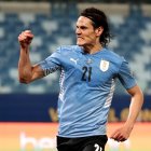 Edinson Cavani celebra el segundo gol de Uruguay ante Bolivia por la Copa América.