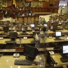 La Asamblea sesionó de manera mixta. Unos 40 legisladores estuvieron en el pleno de forma presencial y el resto se conectó vía internet.