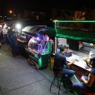 Dinamismo. En Sauces 8 hay al menos seis food truck que llenan de vida y color el sitio.