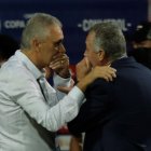 Gustavo Alfaro conversó con Tite al final del partido. Su mensaje recorrió el continente.