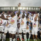 Los jugadores de Liga de Quito celebran por un nuevo título oficial para sus vitrinas. El cuadro albo es el único que ha ganado la Supercopa de Ecuador. Van dos ediciones.