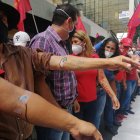 Desangramiento de los profesores, como protesta, por las medidas impuestas.