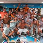 La celebración del combinado español dentro del camerino tras vencer a Croacia.