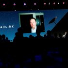 El fundador de Tesla y de la compañía aeroespacial SpaceX, el magnate de origen sudafricano Elon Musk, participa en una videoconferencia en la segunda jornada del Mobile World Congress (MWC) que comenzó ayer en Barcelona, con un formato híbrido y más reducido a causa de la pandemia.