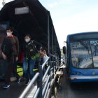 En Seminario Mayor funcionan paradas con lonas dañadas