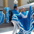 El grupo  folclórico Huancavilca de la  Facultad de Educación Física deleitó con un baile típico.