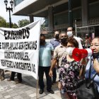 Los jubilados de la Universidad de Guayaquil llevan varios años reclamando en pago de la compensación.