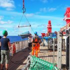 Imagen del buque de investigación alemán SONNE durante la expedición SO268/3 que cruza el océano Pacífico Norte desde Vancouver a Singapur en verano, recogiendo plástico.