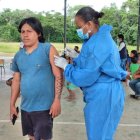 Ecuador vacuna contra la covid a indígenas de zona intangible de la Amazonía.