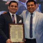 Ibáñez (i) durante el acto de su primer año de gestión.