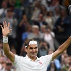 Federer celebra tras imponerse a Sonego en Londres por parciales de 7-5, 6-4 y 6-2. Va a cuartos de final.