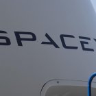 La cápsula de la SpaceX tenía previsto este martes separarse del laboratorio orbital, en el que se ha mantenido adjunto más de un mes, para iniciar su retorno a Tierra, de igual forma con material científico y equipos en desuso de la Estación Espacial Internacional (EEI).