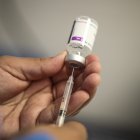 Hasta ahora, las diferentes jurisdicciones del país suramericano han aplicado un total de 22,8 millones de dosis, pero tan sólo 4,5 millones de personas cuentan con el esquema completo de vacunación, equivalente al 10 % de la población.