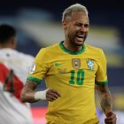 Neymar festeja la clasificación de la selección brasileña a la final de la Copa América.