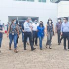 Recorrido. Las autoridades recopilan información sobre la situación de los hospitales en la red pública.