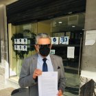 Renuncia. Marcelo Ron, abogado del excontralor Pablo Celi, fue a Participación para entregar el documento.