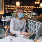 Personas de todas las edades pueden sentir las molestias del "síndrome de la cara vacía".