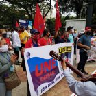 Plantón de La UNE, en el Parque Centenario