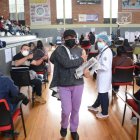 Orden. Uno a uno pasaron a las estaciones de vacunación para recibir la inyección en el brazo izquierdo.   
 Quito 11 de Julio de 2021 Agencia(ag-extra ag-expreso-ag-quito) Gustavo Guaman