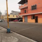 Los sicarios llegaron en un carro sin placas y en una moto.