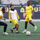 Nixon Molina, Matías Oyola y Leonel Quiñónez durante la práctica de Barcelona en Argentina.