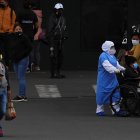 Los equipos de búsqueda en el siniestrado edificio residencial en Surfside, en el sur de Florida (EE.UU.), rescataron otros cuatro cuerpos, con lo que la cifra provisional de fallecidos por el derrumbe se eleva a 94 este lunes.