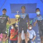 Jorge Montenegro (c), líder del Movistar Team Ecuador, ganó la Cicleton desarrollada en Machala.