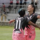 Karen Páez (d) marcó en la victoria de Ñañas sobre San Miguel de Ibarra y es la goleadora de la zona 2 con 13 tantos.