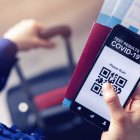 Los certificados y pasaportes covid se ponen de moda en Europa.