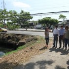 MORADORES DEL SECTOR DE URDENOR 1 PIDEN AL MINICIPIO UN DUCTO CAJON EN LA ZANJA QUE TIENE EL SECTOR YA QUE HAY PERSONAS DEL OTRO CIUDADELA QUE VAN A BOTAR BASURA Y EL MAL OLOR QUE HAY EN LA ZANJA 11 DE MAYO DEL 2021 GUAYAQUIL-ECUADOR