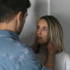 La dependencia emocional puede causarse por baja autoestima.