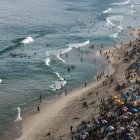 Una playa de Brasil llena de bañistas