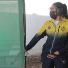 Fotografía cedida por el Ministerio del Deporte de Ecuador, de la tiradora olímpica Diana Durango, en una practica en un polígono de tiro.