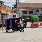 Las tricimotos ingresan a la ciudadela a dejar pasajeros. Muchos conductores son acusados de originar inseguridad en el sector.