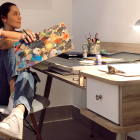 Su lema es darle a la ropa una segunda vida a través del arte.