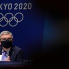 Bach dio el anuncio de los positivos y de que ningún participantes está en riesgo.