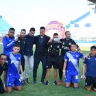 Ismael Rescalvo, técnico de Emelec, durante los festejos del Bombillo por ganar la primera etapa.