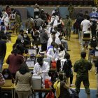 Cientos de personas acudieron el domingo 18 de julio al coliseo Rumiñahui en Quito, donde el Ministerio de Salud realizó una minga de vacunación.