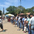 Fila. Así estaba la columna de la aerovía la tarde del domingo pasado. Hubo espera y larga fila.