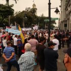 Marcha pacífica. Hubo dos marchas ayer. La primera la protagonizaron los informales, la segunda, los comerciantes que sí están legales. Ambos denunciaron corrupción  el Cuacme.