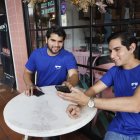 Los hermanos Lorences muestran la aplicación Ballersout y su funcionamiento.