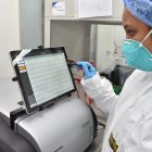 El Instituto Nacional de Salud Pública e Investigación (INSPI), lidera la red de vigilancia genómica del país, que incluye procesos de secuenciación.