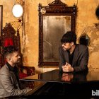 Luego de este primer acercamiento, ambos se encerraron por dos semanas en un Airbnb en West Hollywood y crearon este disco.